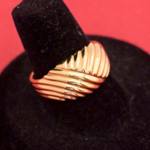 Vintage Gold Geometric Line Ring By Avon Size 8 F11 - Picture 2 of 3